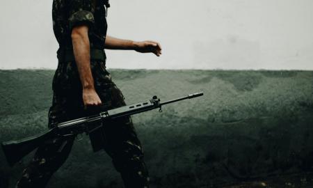 „Jaunuoliai iki 20 metų. 11-as Š. Korėjos armijos korpusas kirto sieną“