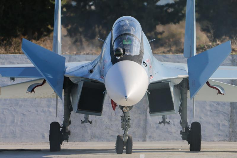 Rusijos naikintuvas Su-30 Hmeimimo oro bazėje Sirijoje, 2015 m.