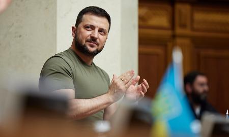 „Nedelsiant nutraukti ugnį. Zelenskis puikios nuotaikos“ 