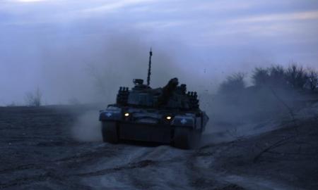 [ŽT] „Juda sniegu padengtu lauku ir manevruoja atviroje vietovėje.“ Pirmieji korėjiečių mūšio vaizdai