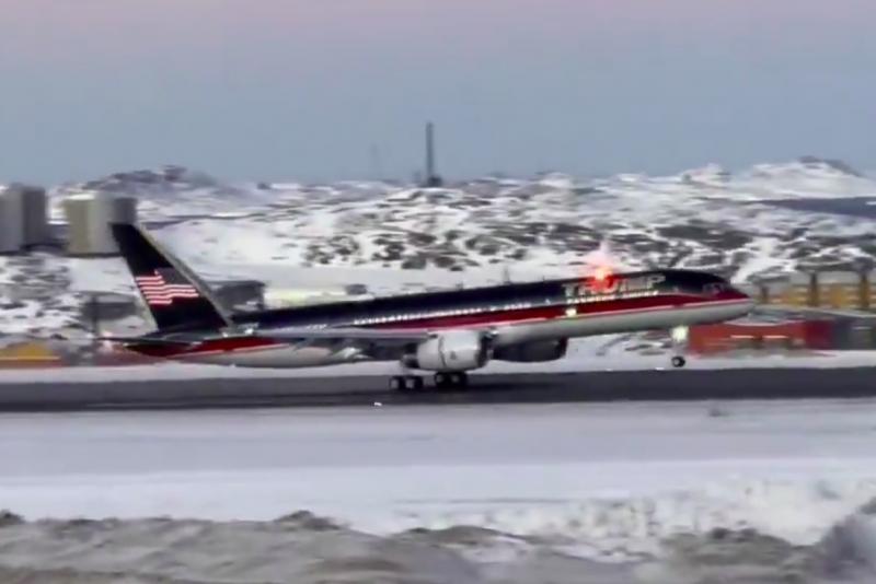 Trumpo Boeing 757 Grenlandijoje