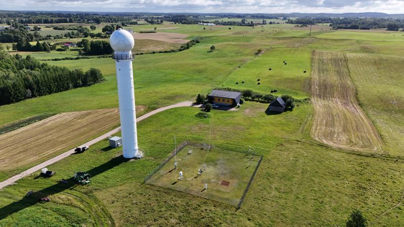 Šilalės rajone esantis meteorologinio radiolokatoriaus bokštas ir Laukuvos meteorologijos stoties aikštelė 2024 m. liepą