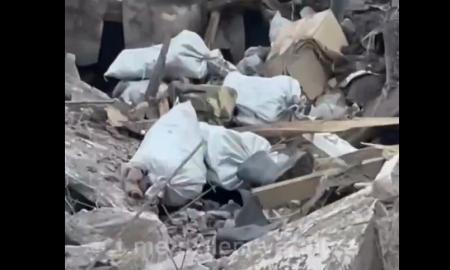 [ŽT] „Reikėtų kojines susirinkti.“ Rusai parodė, kas liko po HIMARS smūgio (Video)