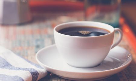 Ar geriate kavą tuščiu skrandžiu? „Gerai apie tai pagalvokite“