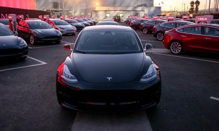 Muskas turi planų. „Tesla“ paleis biudžetinį „Model 3“