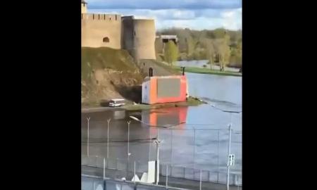 „Tegul jie pamato, kaip iš tikrųjų atrodo jų triumfas!“ Rusija pasiuto. Ant Estijos pasienio (Video)