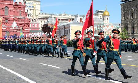 3 kartus daugiau. Štai jie – Putino „draugeliai“. Jie dalyvaus gegužės 9 d. parade (Sąrašas)