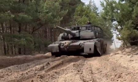 [ŽT] Šiuolaikinis tankas. Beveik neatpažįstamas (Video)