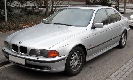 Taip galėjo atrodyti legendinis 5 serijos BMW. Pirmą kartą. Skelbiami slapti eskizai (Foto)