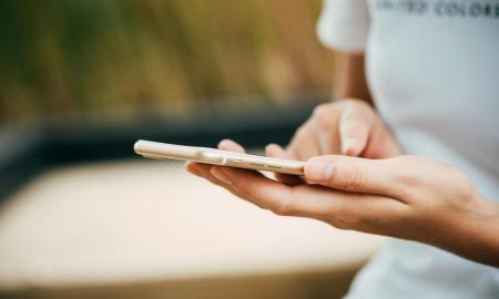 „Prašome atrakinti telefoną.“ Kai jie to paprašys, atsakykite štai taip