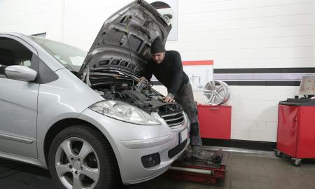 Mechanikas atskleidžia paslaptį. Dėl to akumuliatorius tarnaus 10 metų