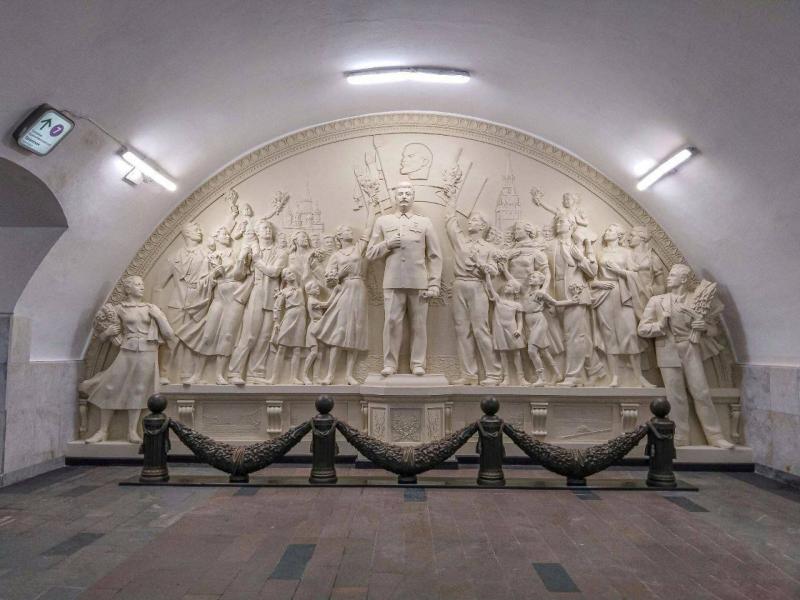 B areljefas Maskvos metro stotyje Taganskaja