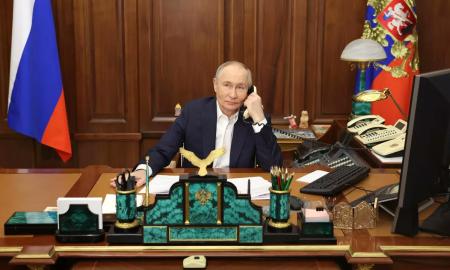 Trumpas telefonu kalbėjosi su Putinu. Kas nutiko pokalbio metu?