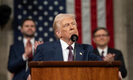 Rusijos pajėgos telkiasi pasienyje su NATO. Trumpas: „Manęs tai nejaudina“ (Video)