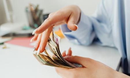 Už pinigus laimės nenusipirksi? Atskleidė netikėtą tiesą. Štai konkrečios sumos