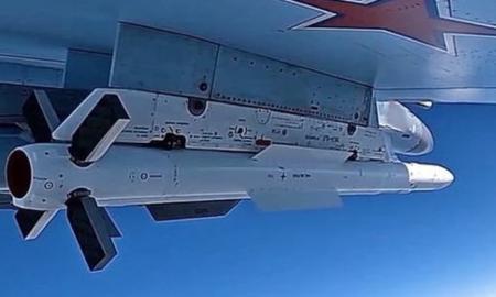 Lekia 7 400 km/val. ir sunaikina ištisas priešo lėktuvų eskadriles dar gerokai prieš joms pasiekiant kovos lauką. R-37M monstras šiurpina pasaulį (Video)