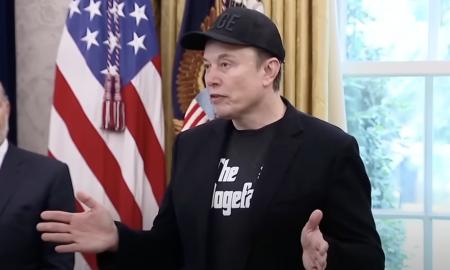 „Muskas susikibo su Trumpu. Didžiausias metų skandalas“