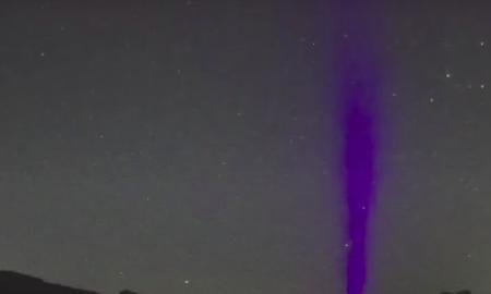 Keistas mėlynas žybsnis danguje. Astronomai apšalę. Priežastis – „užmušanti“ (Video)