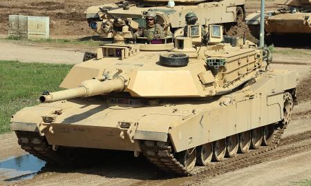 [ŽT] „Gatvėse „Abrams“, „Bradley“ ir ne tik.“ Šioje šalyje to nebuvo 30 metų (Video)