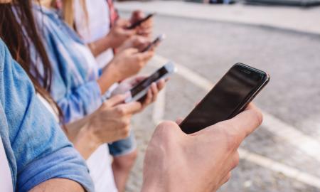 Išmanieji telefonai: kaip išsirinkti geriausią 2025-aisiais metais?