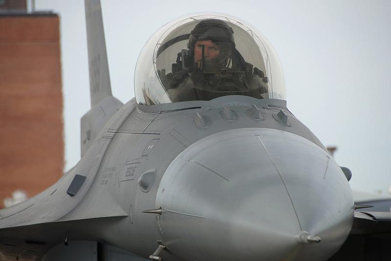 F-16 pilotas