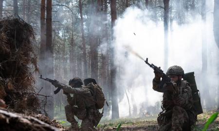 Netikėtoje fronto vietoje sukauptos gigantiškos pajėgos. Į puolimą pajudėjo 50 000 karių