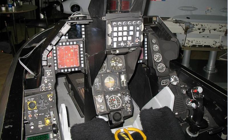 F-16 kabinoje