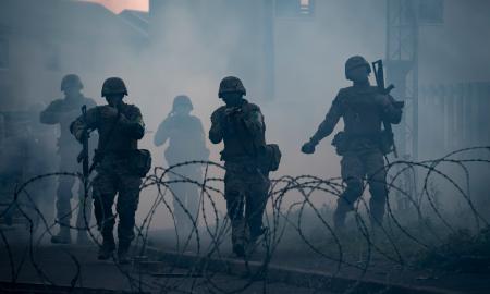 Prie Ukrainos sienos didelė Rusijos armija. D. Trumpas netikėtai perspėja