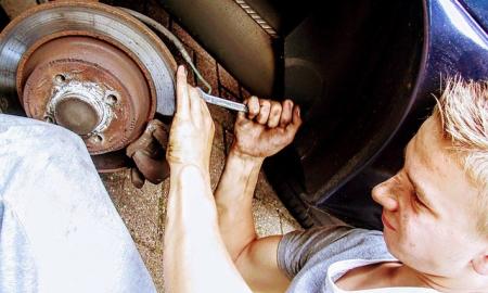 „Nuo liepos 8 d. Keičiasi TA.“ Lietuvoje pirkti automobiliai nebepraeis technikinės