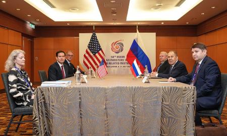 [ŽT] „Įteikiau jam citatas.“ Lavrovas Rubio davė dovanų