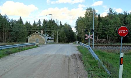 Perkūnas iš giedro dangaus. Geležinkelio pervažose nebeliks STOP ženklų