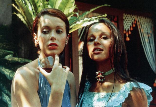 Kadras iš filmo „Emmanuelle“ (1974)