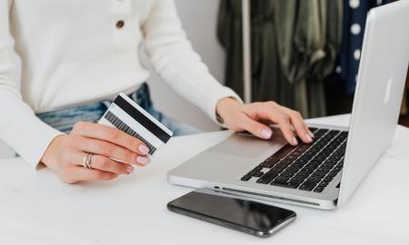 Smūgis „Temu“. „Už kiekvieną prekę 10 € mokestis“