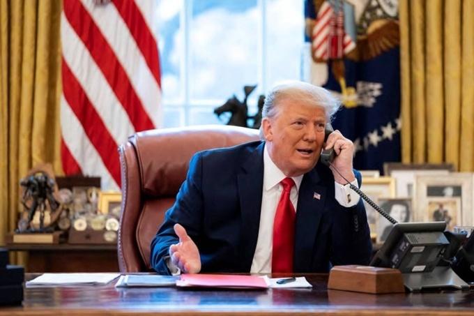 Donaldas Trumpas Ovaliajame kabinete