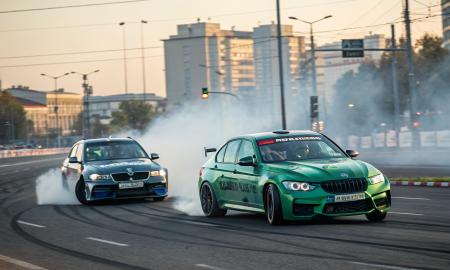 Niekada nelenkite BMW su „Škoda“. Štai kas nutinka, kai tai padarote (Video)