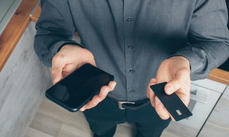 Vienas paspaudimas – ir tu be pinigų: nauja sukčiavimo banga siautėja internete
