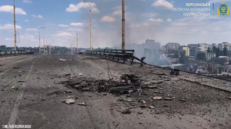 Vienintelis tiltas, vedantis į Korabelo mikrorajoną Chersoną po pirmojo rusų bombardavimo