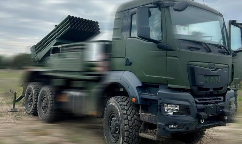 Modernizuota ukrainietiška „BM-21 Grad“ ant MAN 6x6 važiuoklės.