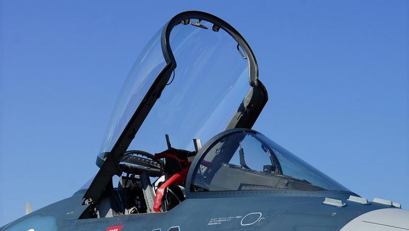 Mitsubishi F-2 kabina