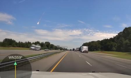 „Senesnis nei Žemė.“ Į Žemę atskriejęs meteoritas pramušė namo stogą (Video)