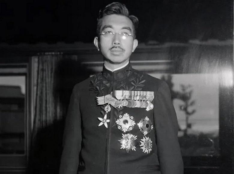Imperatorius Hirohito 1945 m. lapkričio mėn.