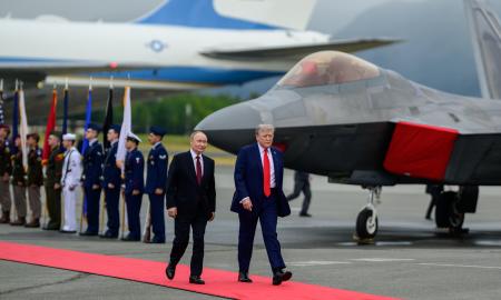 Apie ką šnabždėjosi Trumpas ir Putinas? Ekspertas iššifruoja