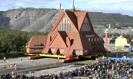 Transliuojama gyvai. Visas miestas perkeliamas į naują vietą. Kas vyksta? (Foto, Video)