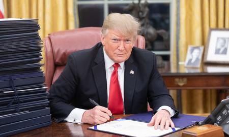 „Nenoriu vien gintis. Norime ir pulti.“ Trumpas drebina JAV (Video)