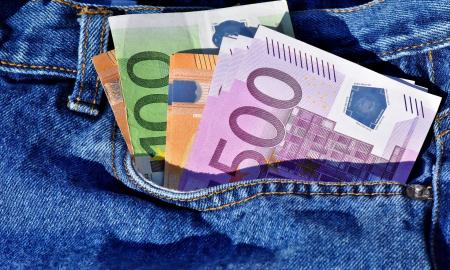 Bankai stebi kiekvieną įnešamą eurą: kada apie jūsų lėšas sužino VMI ir FNTT?