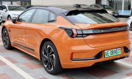 Dar vienas smūgis Rusijai. Kinijos milžinas uždraudė joje parduoti savo premium klasės automobilius