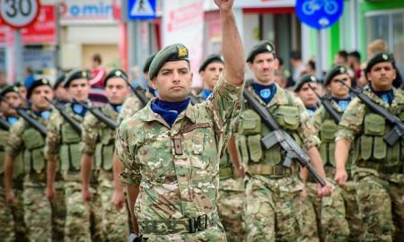 „Darbotvarkėje taikos nėra.“ Pirmaujanti ES šalis ruošiasi karui