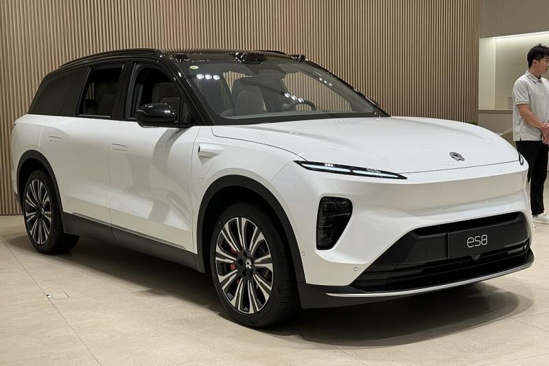 Nio ES8