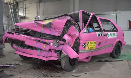 Sudaužė seną „Volkswagen Golf“. Kas buvo po to – siaubinga (Video)