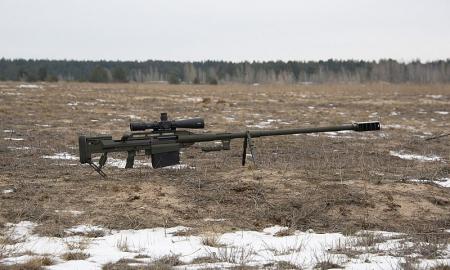 Ukrainos snaiperis pasiekė neįtikėtiną rekordą: priešo kariai nukauti iš 4 kilometrų atstumo (Video)